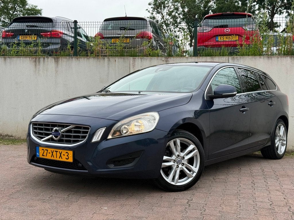 Volvo V60 1.6 T4 Momentum/NAVI/CLIMA/VOLLEDIG ONDERHOUDEN/LE, Auto's, Volvo, Gebruikt, 4 cilinders, Blauw, Leder en Stof