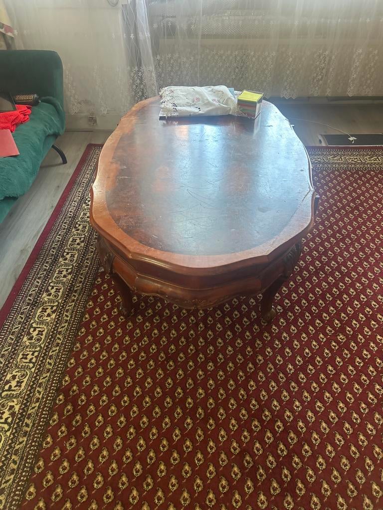Antieke Salontafel met Gedetailleerde Poten, Ophalen of Verzenden