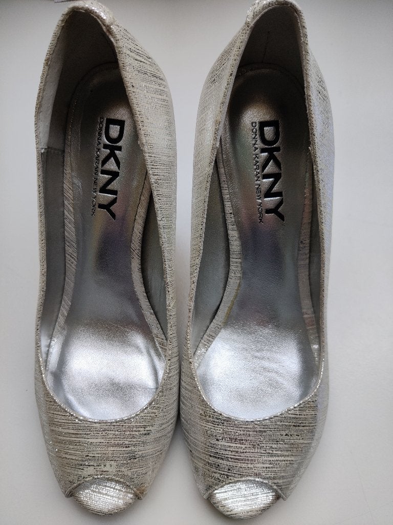 Pumps, DKNY, maat 38, zilver, Pumps, Overige kleuren, DKNY, Ophalen of Verzenden