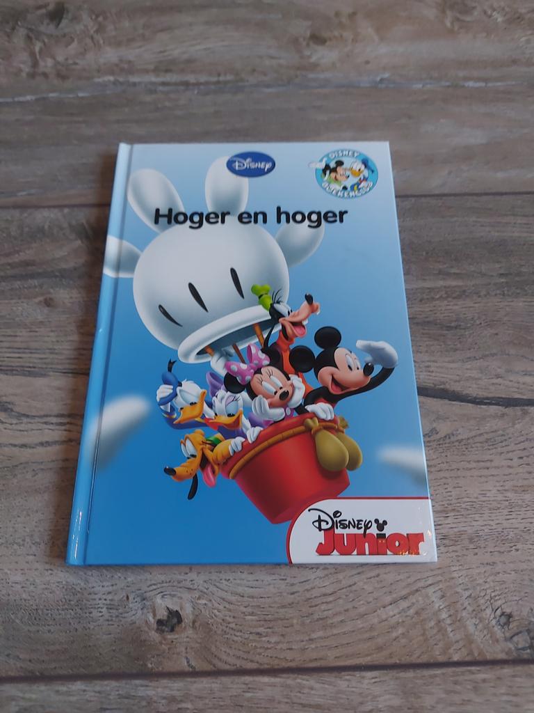 Disney boekje hoger en hoger, Ophalen of Verzenden, Gelezen