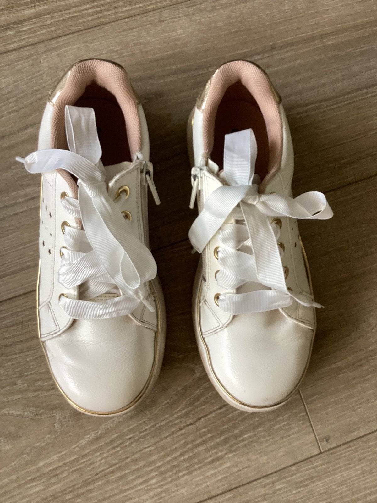 Graceland witte sneakers gouden details maat 34 vetergymp, Meisje, Schoenen, Ophalen of Verzenden, Zo goed als nieuw