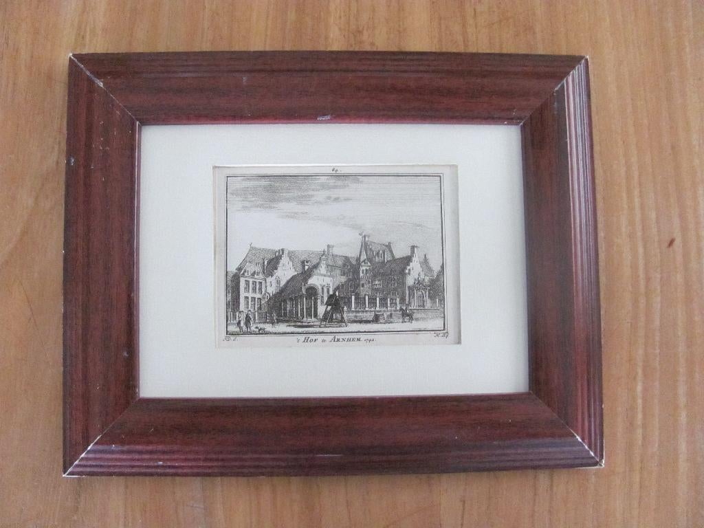 't Hof te Arnhem - 1742 - antieke gravure, Antiek en Kunst, Kunst | Etsen en Gravures, Gravure, Ingelijst, Origineel, Stadsgezicht