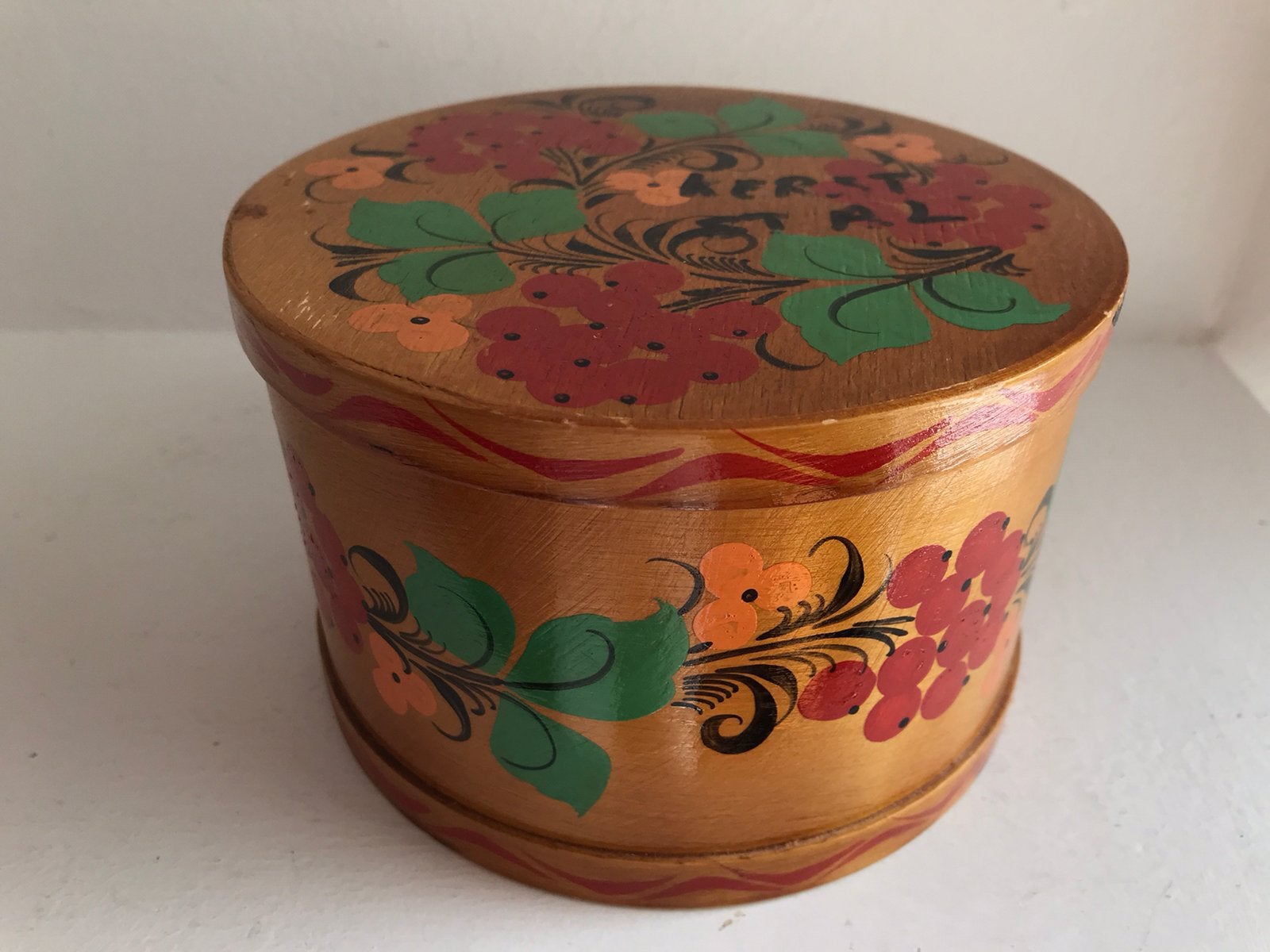 Ronde houten doos beschilderd met bloemen, Ophalen of Verzenden