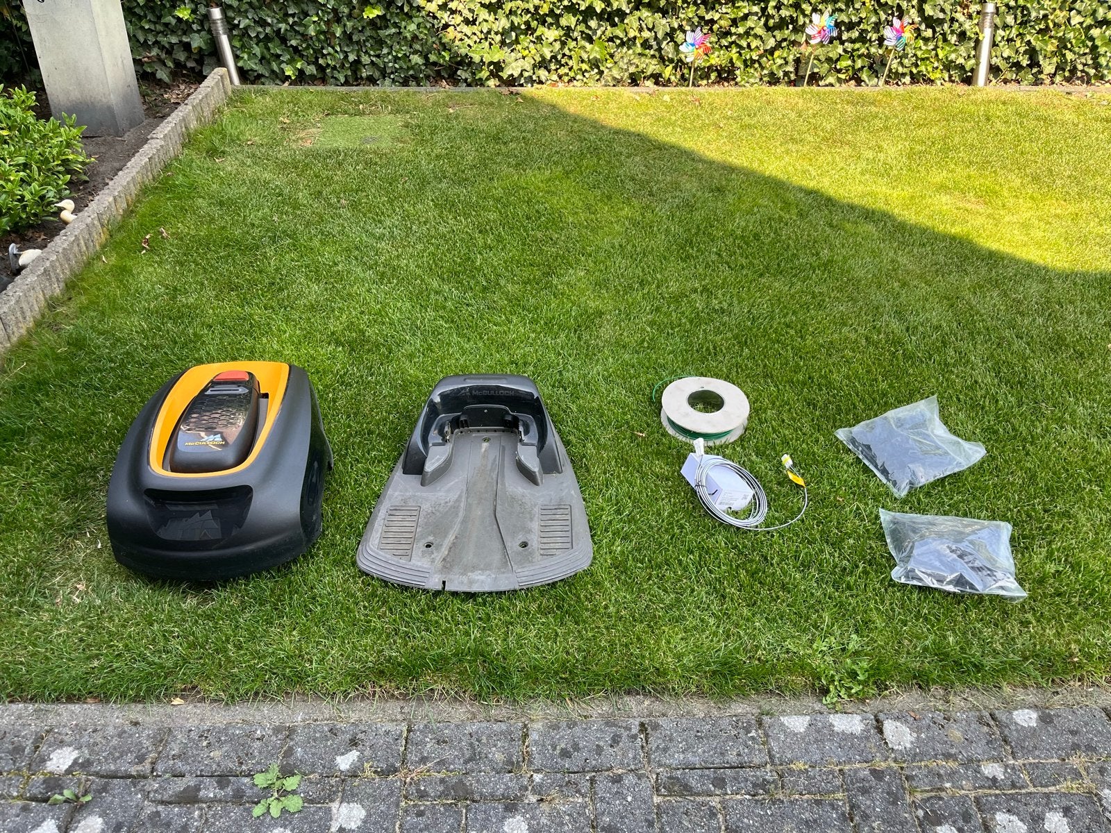 McCulloch Rob R600 Robotmaaier -  gebruikt, Cirkelmaaier, Gebruikt, Minder dan 30 cm, Accu-grasmaaier