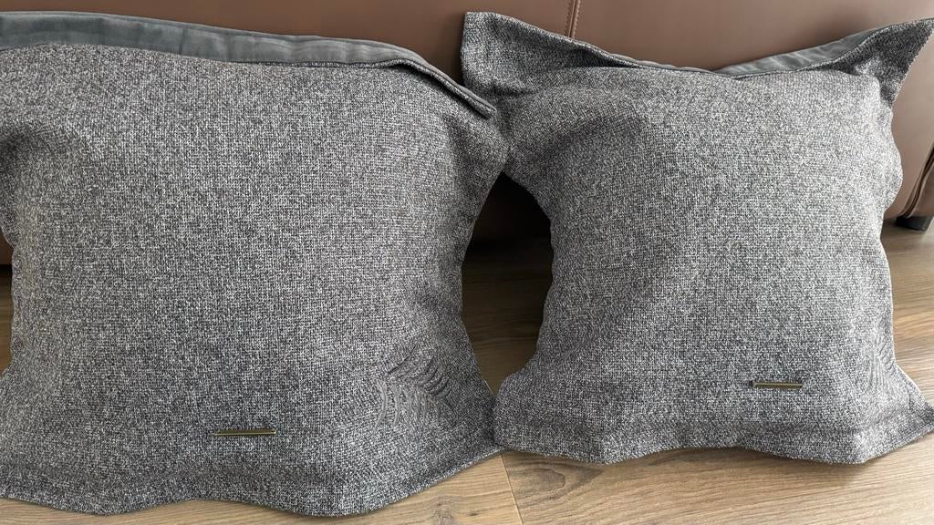 Set van 2 grijze Rivièra Maison kussenhoezen met bladmotief, Huis en Inrichting, Woonaccessoires | Kussens, Ophalen of Verzenden
