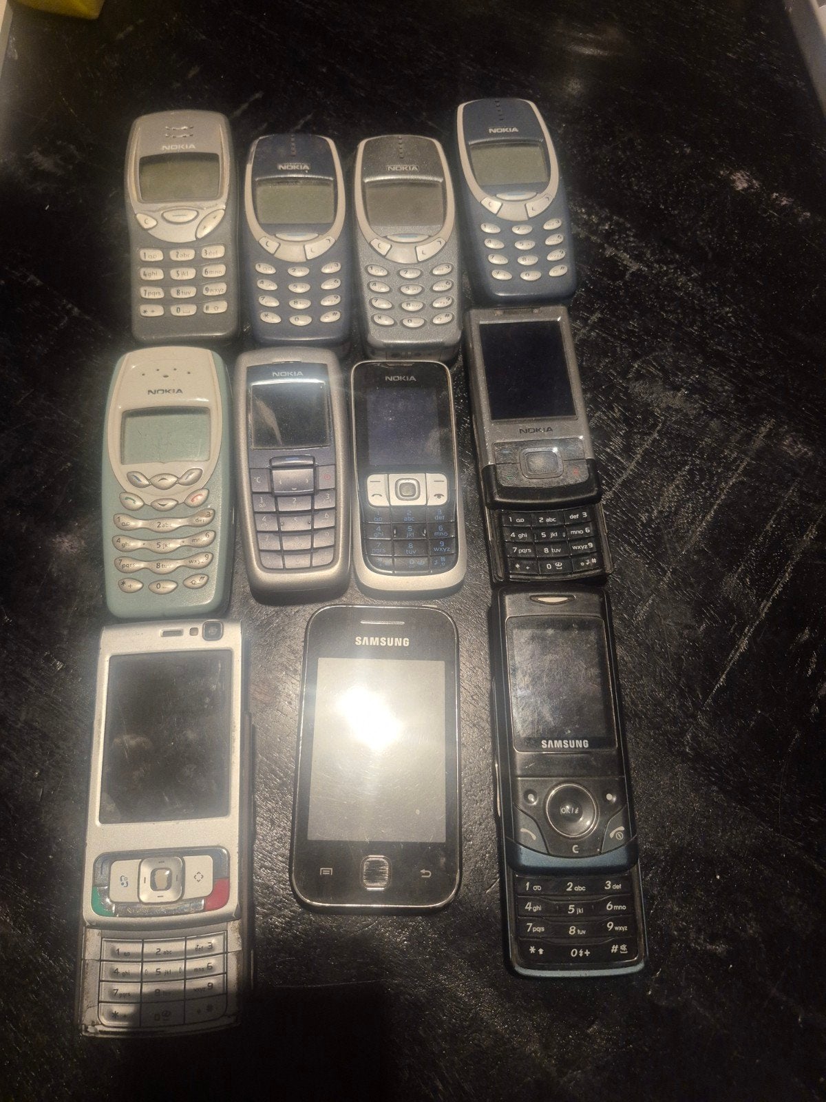 Nostalgische mobiele telefoons: 3210, 3310, 3410 en meer, Gebruikt, Geen camera, Zwart, Ophalen of Verzenden