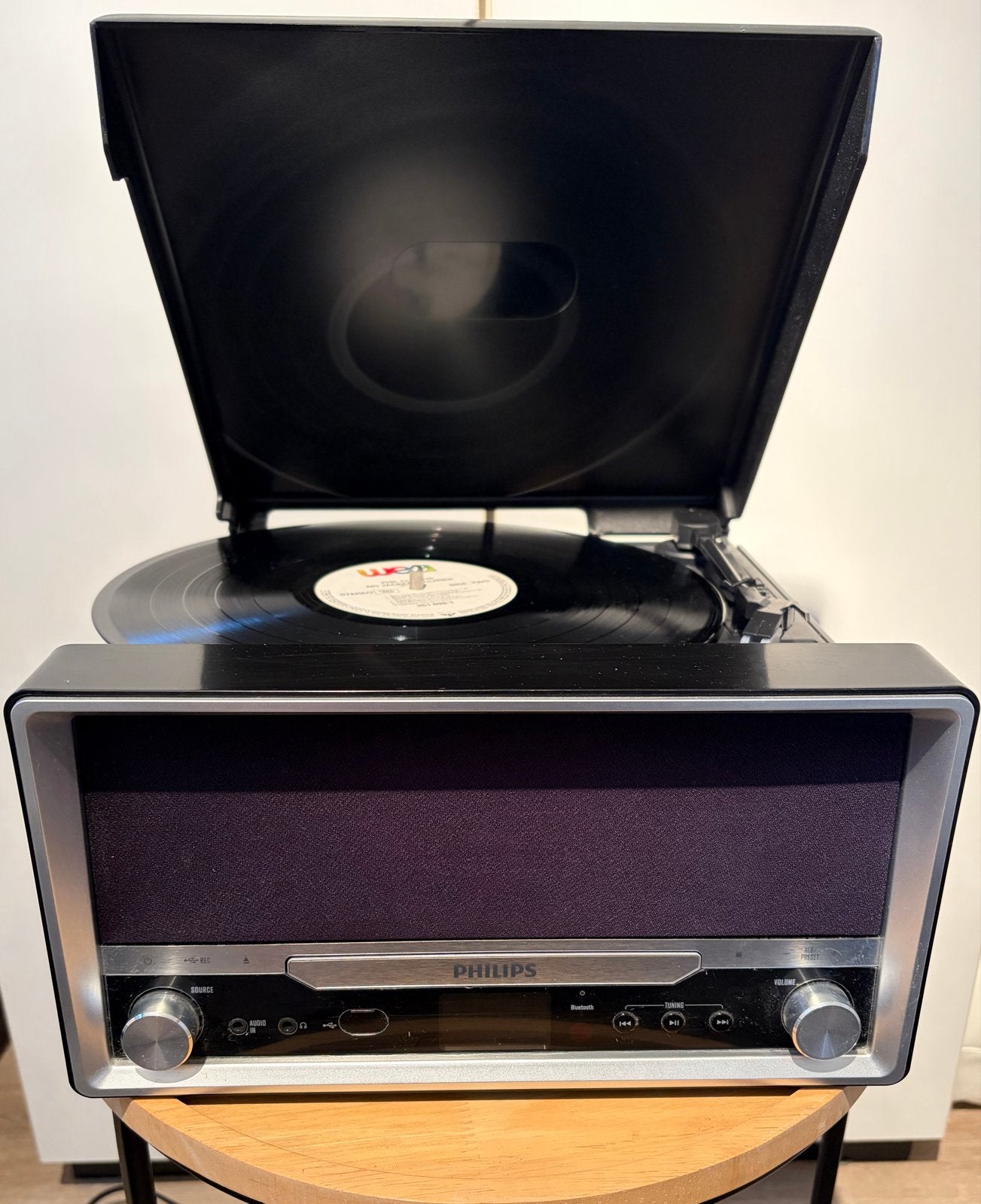 Philips OTT2000B/12 Platenspeler met CD, USB, Bluetooth, FM, Ophalen, Philips, Zo goed als nieuw, USB-aansluiting