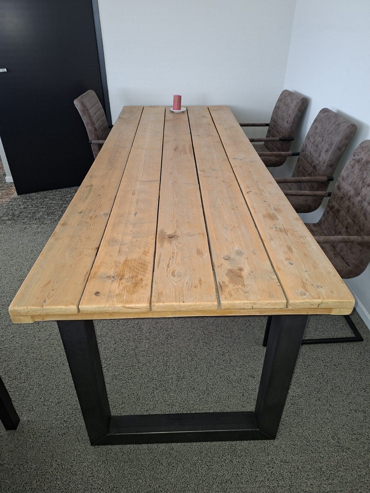 Grote gezellige eettafel met metalen onderstel, Huis en Inrichting, Tafels | Eettafels, Overige houtsoorten, Gebruikt, 200 cm of meer
