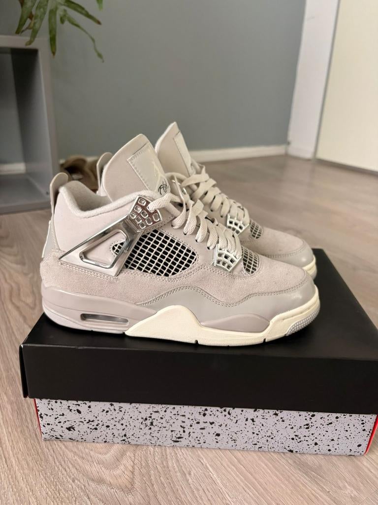Nike air Jordan 4 Frozen Moments 38.5, Ophalen of Verzenden, Zo goed als nieuw, Sneakers of Gympen