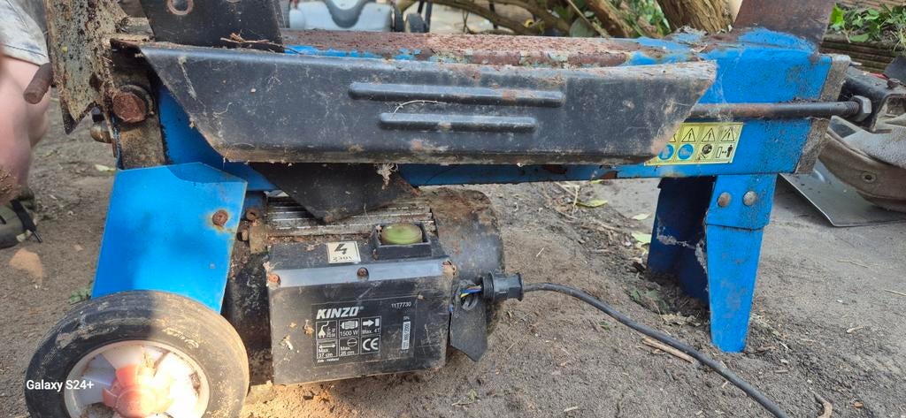 Kinzo Houtklover 1500W - Max 4T - Gebruikt, Tuin en Terras, Kloofmachines, Gebruikt, Kinzo, Liggend, Ophalen of Verzenden