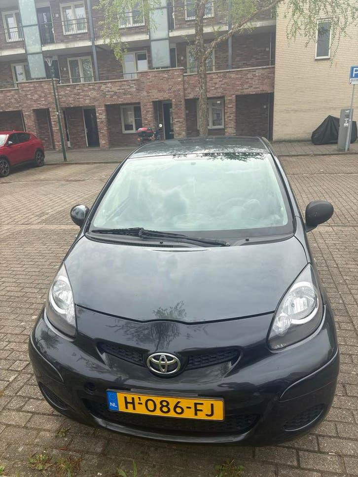 Toyota Aygo 1.0 12V Vvt-i 5DRS 2008 Grijs, Auto's, Voorwielaandrijving, 4 stoelen, 68 pk, Handgeschakeld