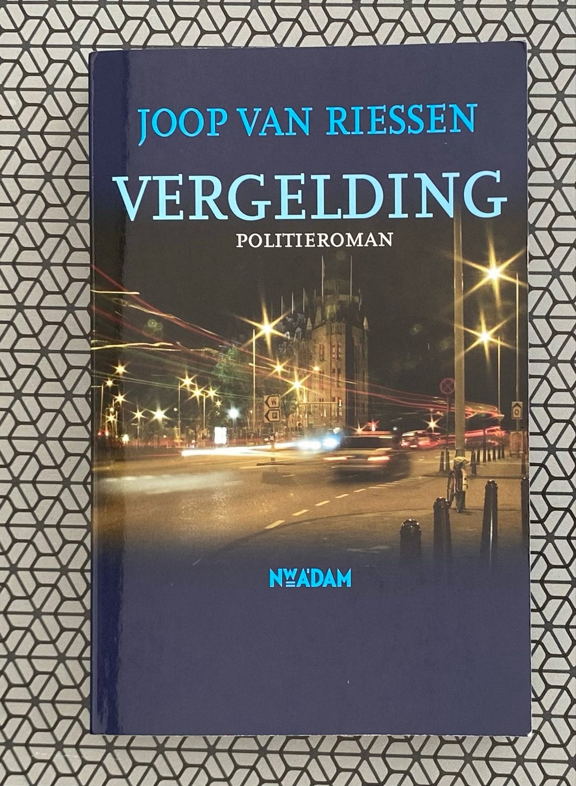 Vergelding - Joop van Riessen (Gesigneerd), Boeken, Ophalen of Verzenden, Zo goed als nieuw