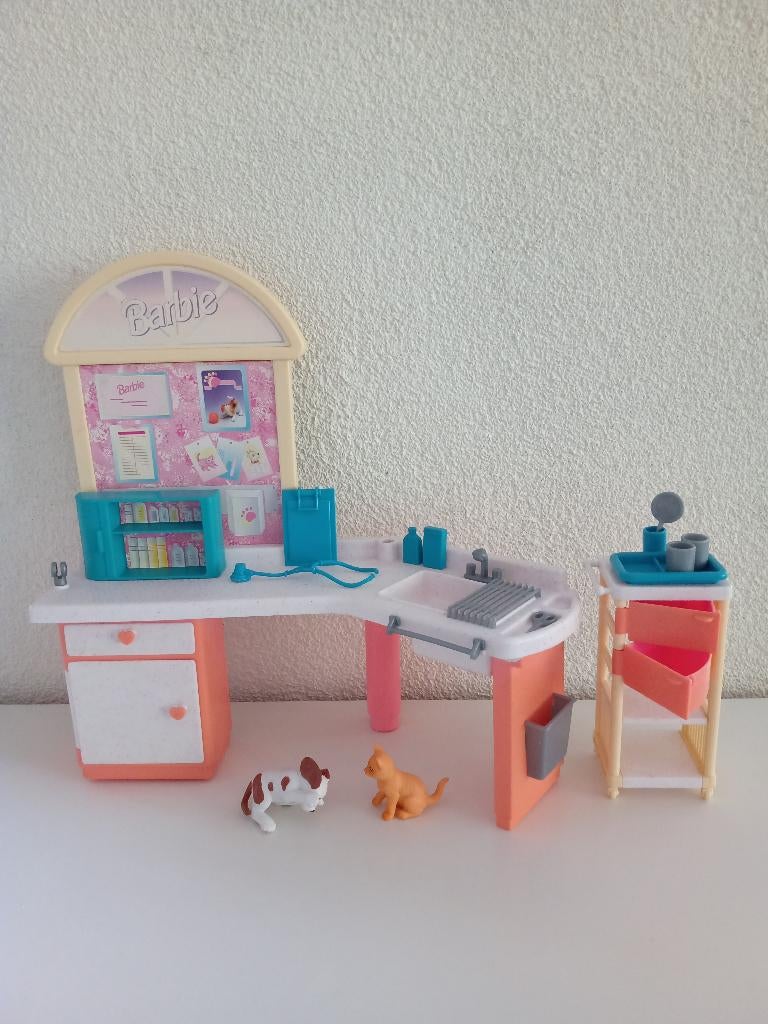 Barbie Love 'N Care - Vet Center uit 1996, Verzamelen, Ophalen of Verzenden, Gebruikt, Accessoires
