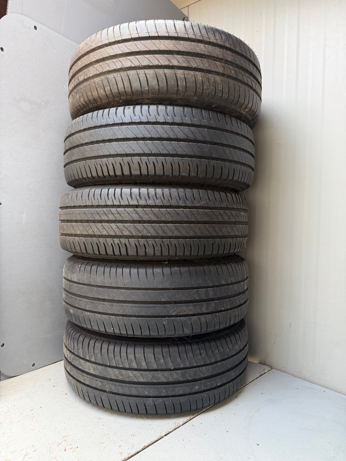 Michelin 225/65R16C banden met stalen velgen, wieldoppen etc, Auto-onderdelen, Banden en Velgen, Ophalen, 16 inch, Banden en Velgen