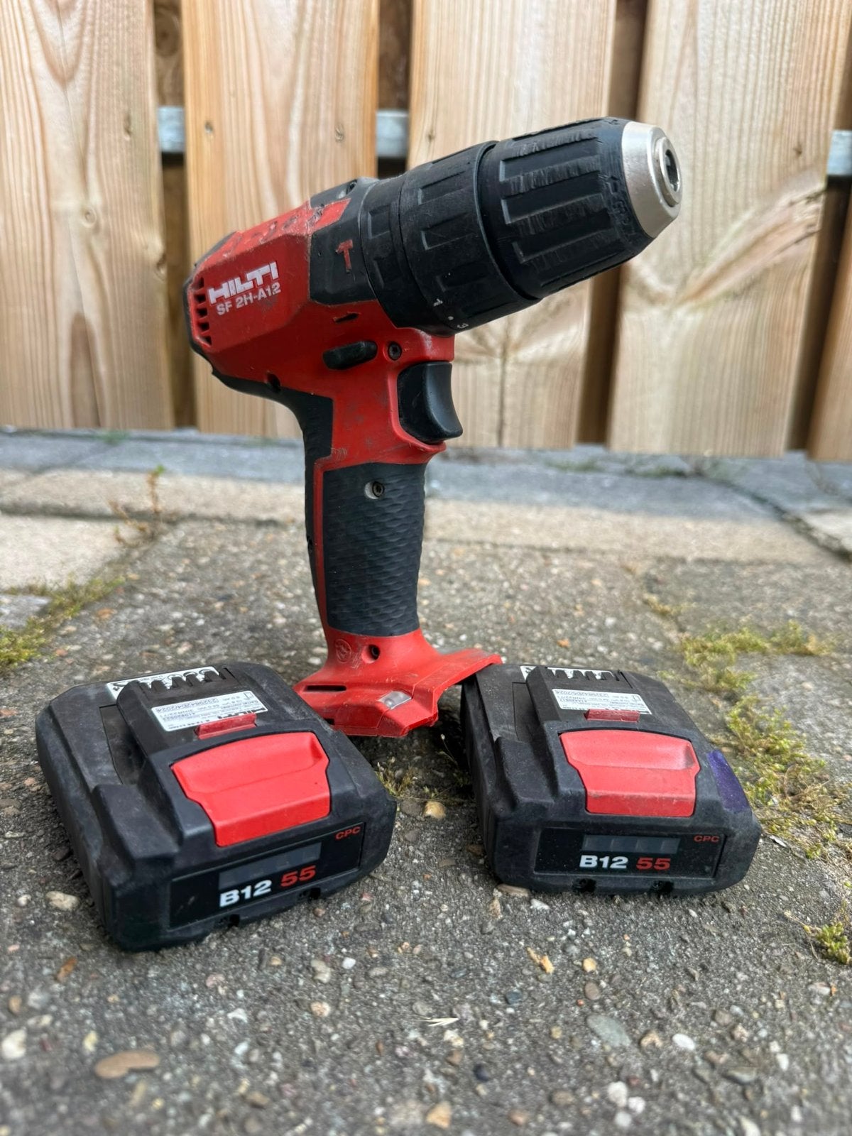 Hilti SF 2H-A12 Accuslagboor en schroefmachine met 2 accu's, Gebruikt, Ophalen of Verzenden, Boor- en Schroefmachine, Minder dan 400 watt
