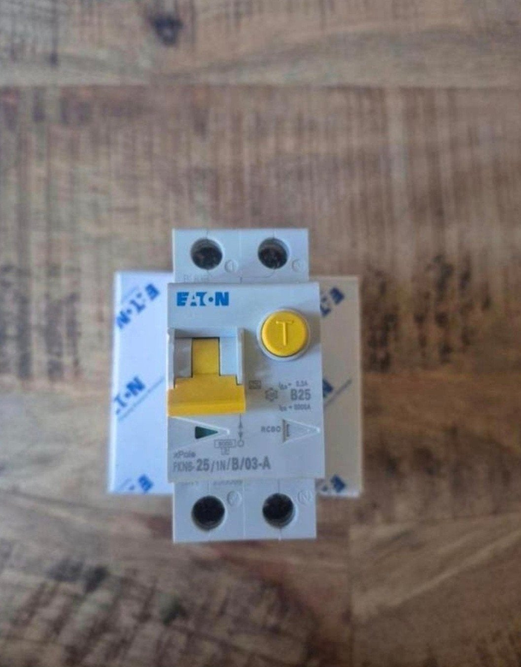 Eaton B25 aardlekautomaat 300ma NIEUW, Ophalen of Verzenden, Nieuw