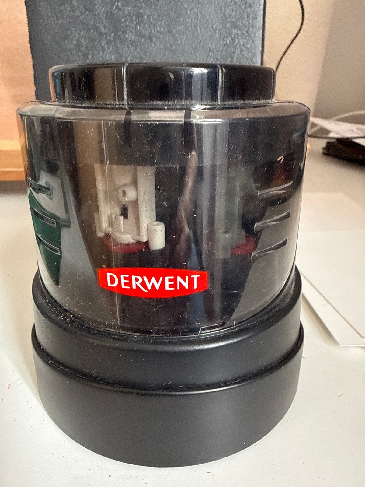Derwent elektrische puntenslijper, Hobby en Vrije tijd, Tekenen, Ophalen of Verzenden, Zo goed als nieuw, Overige typen