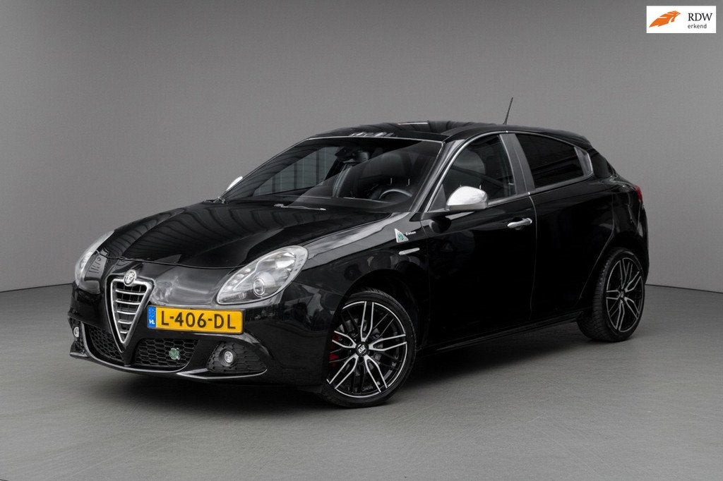 Alfa Romeo Giulietta 1.4 T Distinctive*ClimateControl*Stoelv, Auto's, Alfa Romeo, Gebruikt, Zwart, 4 cilinders, Leder en Stof