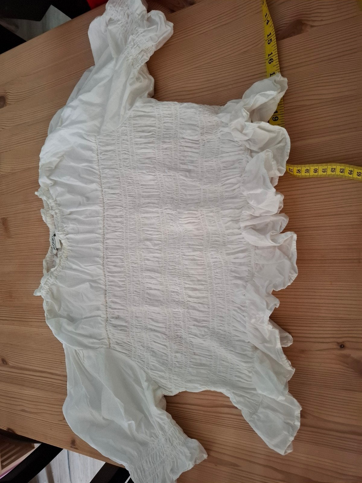 witte gesmokte top. Monki XL, Ophalen of Verzenden, Zo goed als nieuw, Wit, Shirt of Top