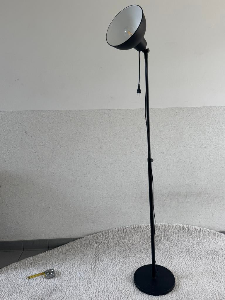 Ikea staand lamp zwart, Ophalen, Zo goed als nieuw