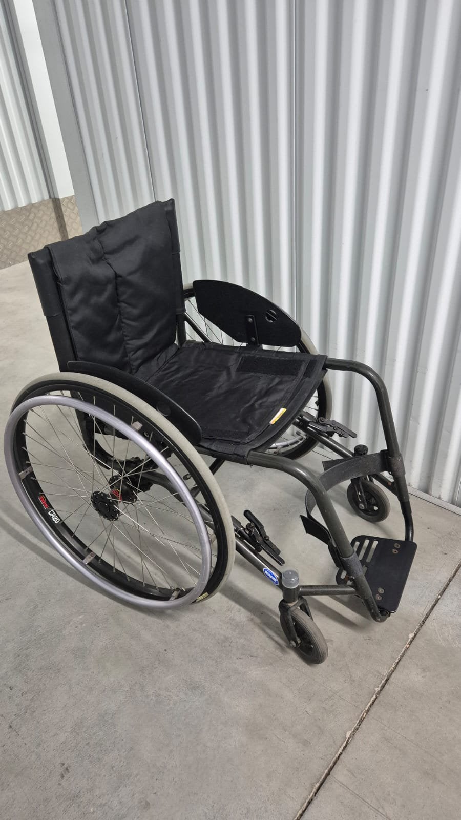 Rolstoel te koop 43 cm breed en 41 cm diep, Diversen, Ophalen, Zo goed als nieuw, Duwrolstoel
