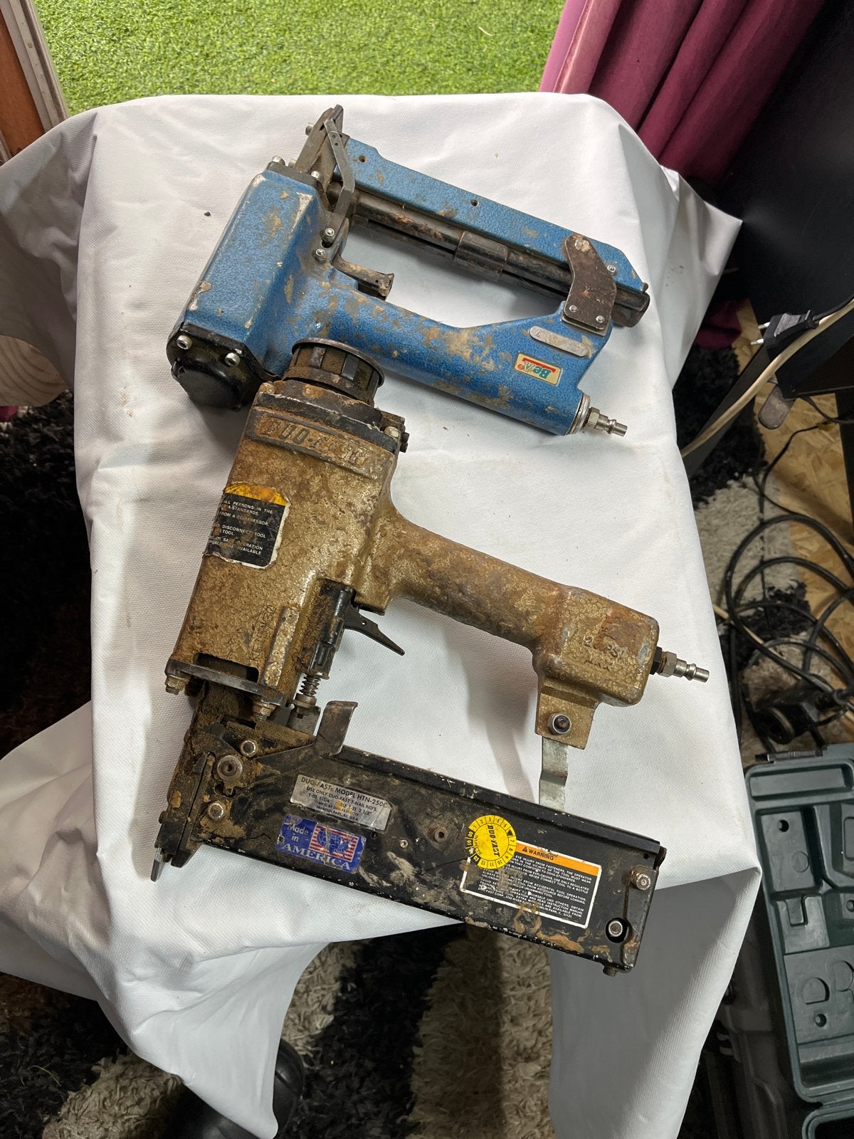 2x Gebruikte tackers - Duo-Fast en BeA, Doe-het-zelf en Verbouw, Ophalen of Verzenden, Gebruikt, Tacker/nietmachine, Overige merken