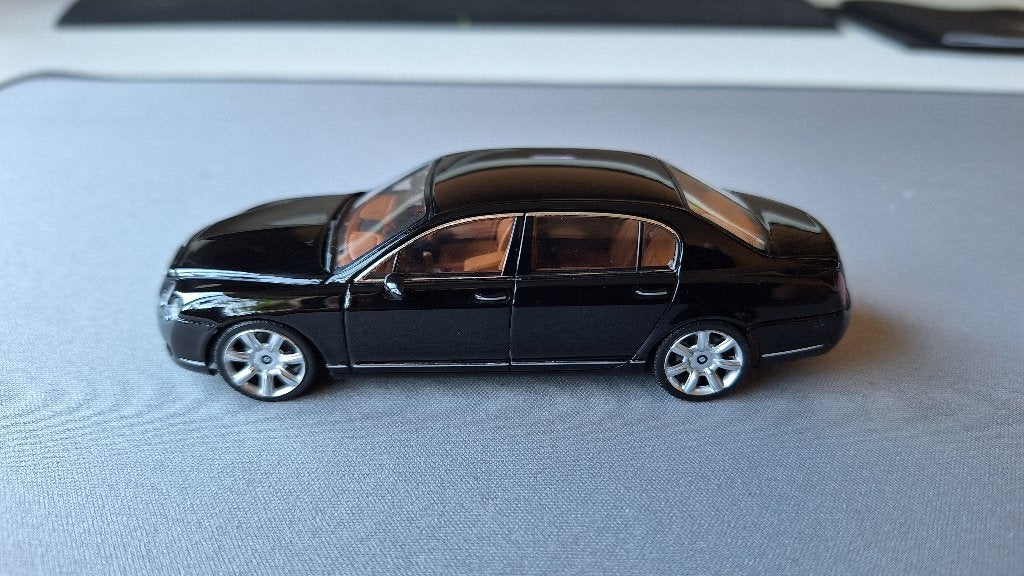 Minichamps 1:43 Bentley Continental Flying Spur, Hobby en Vrije tijd, Ophalen of Verzenden, Zo goed als nieuw, Auto, MiniChamps