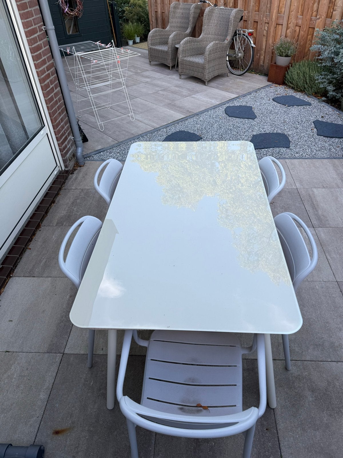Moderne tuinset met glazen tafel en 5 stoelen, Ophalen, Kunststof, Gebruikt, Eettafel