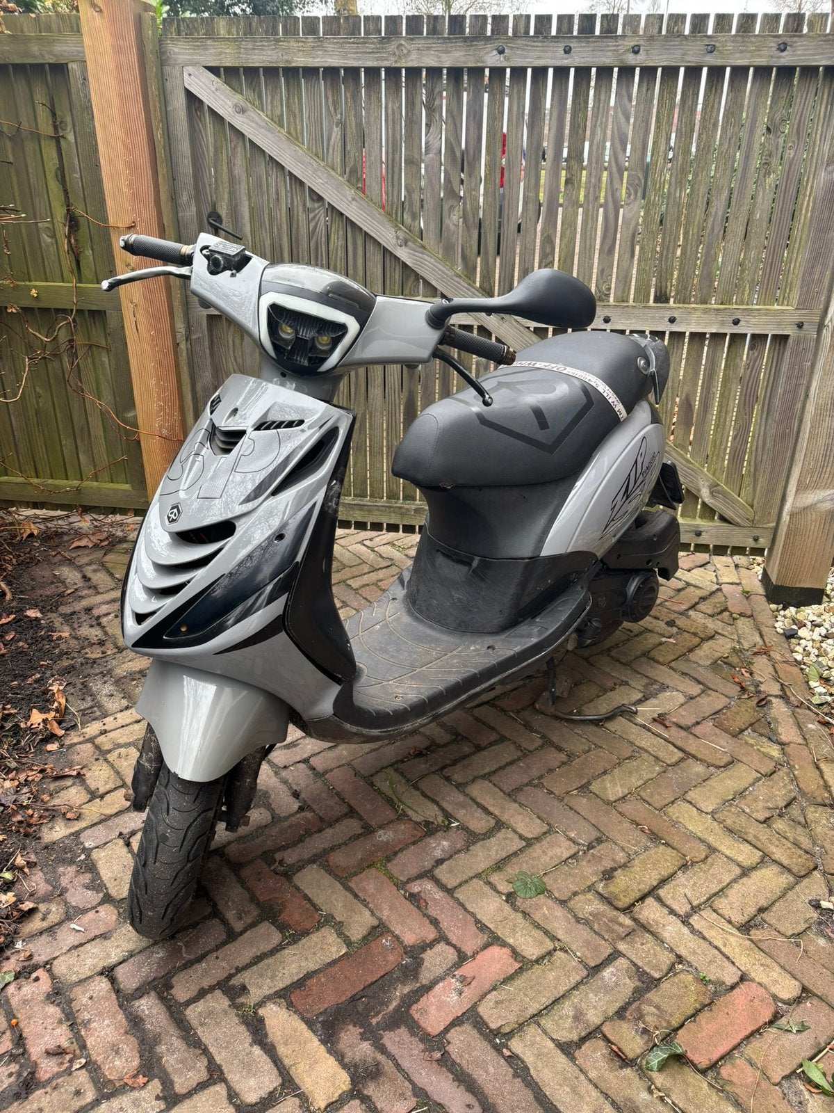 Piagio zip 4t iget, Ophalen, Zo goed als nieuw, Benzine, Zip
