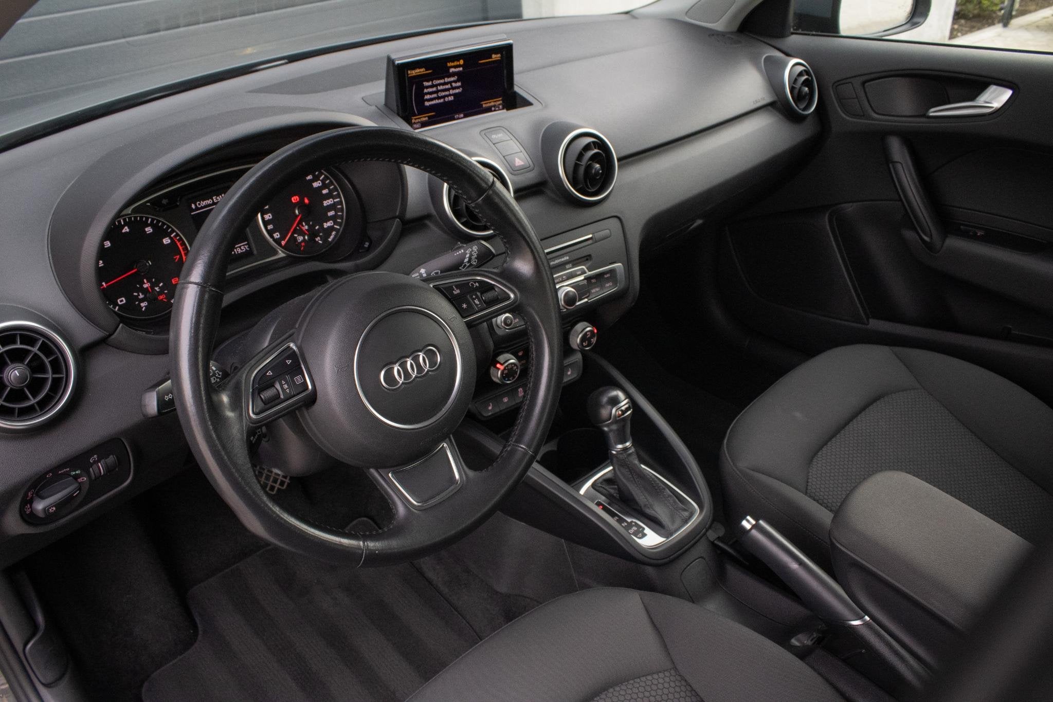 Audi A1 Sportback 1.0 TFSI Led Stoelverwarming Parkeerhulp B, Auto's, Dealer onderhouden, Stof, Met garantie (alle), Bedrijf