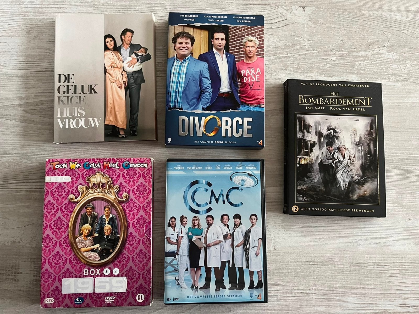 DVD Boxsets: De Gelukkige Huisvrouw, Divorce, CMC, Het Bomba, Cd's en Dvd's, Gebruikt, Seizoen 1, Nederlands, Komedie