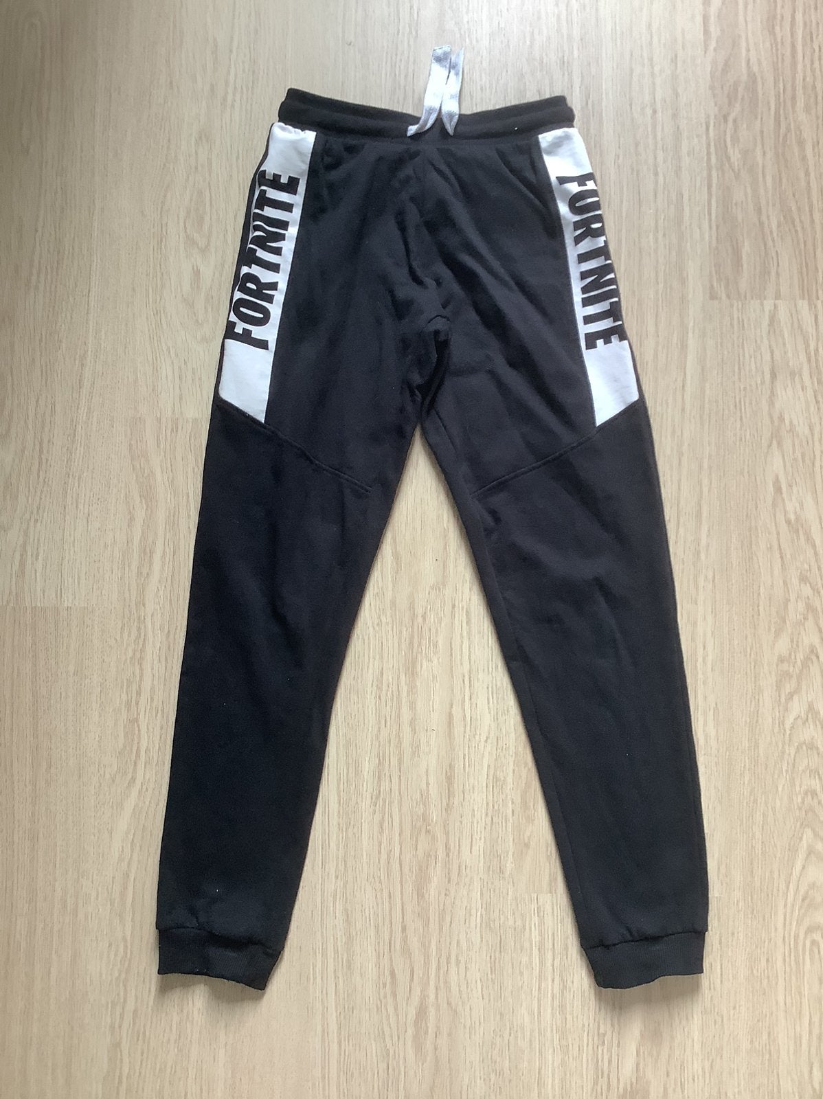 stoere zwarte jogging broek van Fortnite maat 140, Ophalen of Verzenden, Zo goed als nieuw, Jongen, Broek