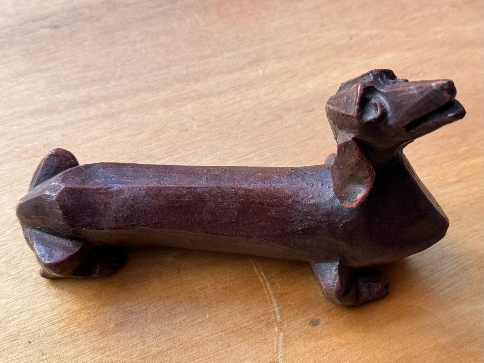 Oude keramische teckel, Geglazuurd, Minder dan 20 cm, Art deco, Ophalen of Verzenden
