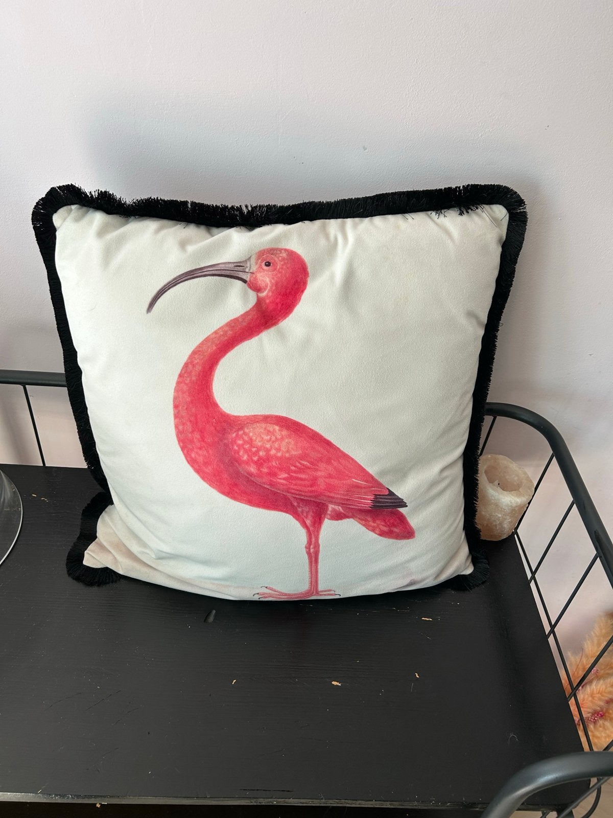Sierkussen met Rode Ibis Print en Zwarte Franjes, Ophalen of Verzenden, Zo goed als nieuw, Zwart, Vierkant