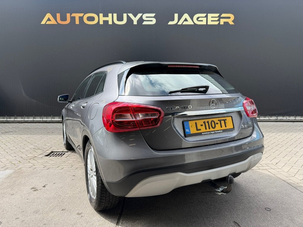 Mercedes-Benz GLA-klasse 180 Premium Automaat Trekhaak Camer, Stof, Gebruikt, 4 cilinders, 715 kg