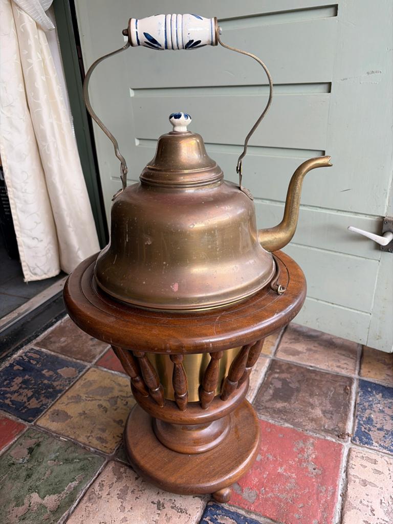 Antieke koperen theeketel op houten onderstel, Antiek en Kunst, Antiek | Koper en Brons, Ophalen of Verzenden, Koper