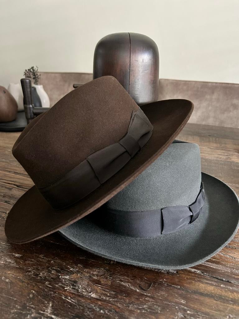 2 STUKS VINTAGE HEREN HOEDEN MERK STANTON MT 58, Kleding | Heren, Hoeden en Petten, Ophalen of Verzenden, Zo goed als nieuw, 58 of 59 cm (L, 7¼ of ⅜ inch)