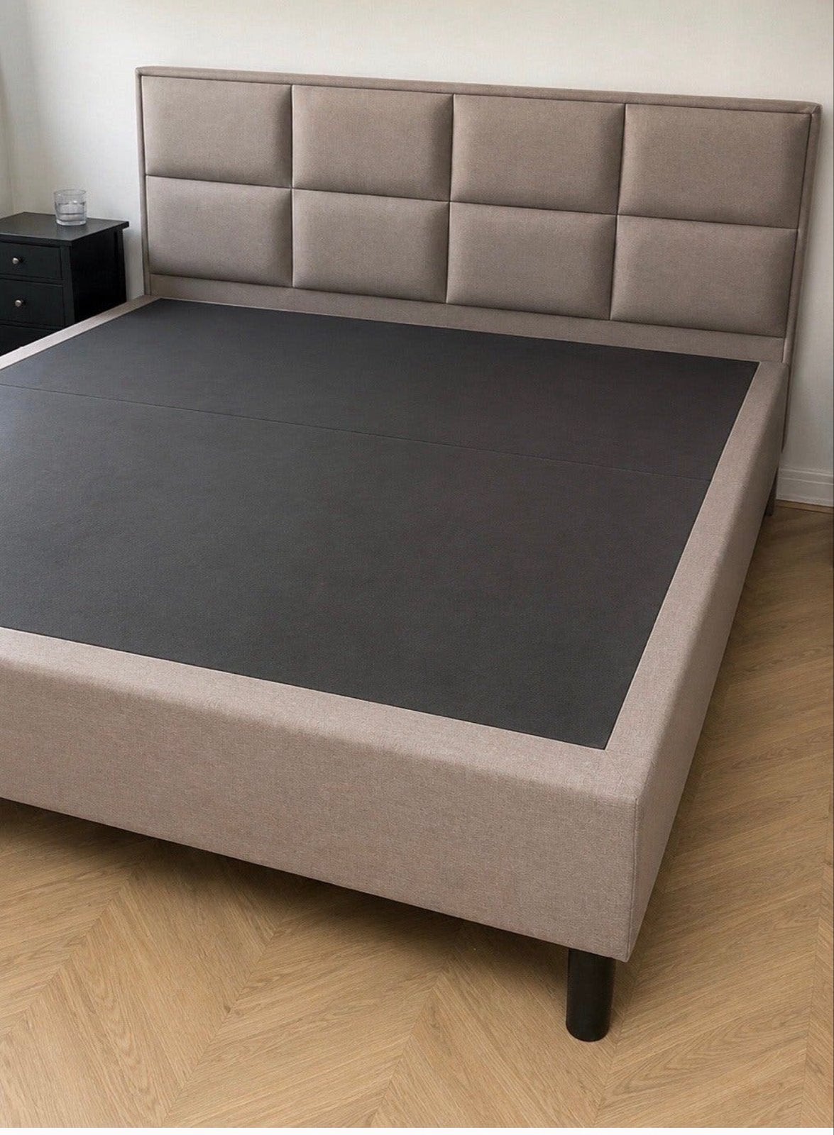 Taupe Boxspring 180x200 al uitelkaar gehaald, Ophalen, Beige, Tweepersoons, Zo goed als nieuw