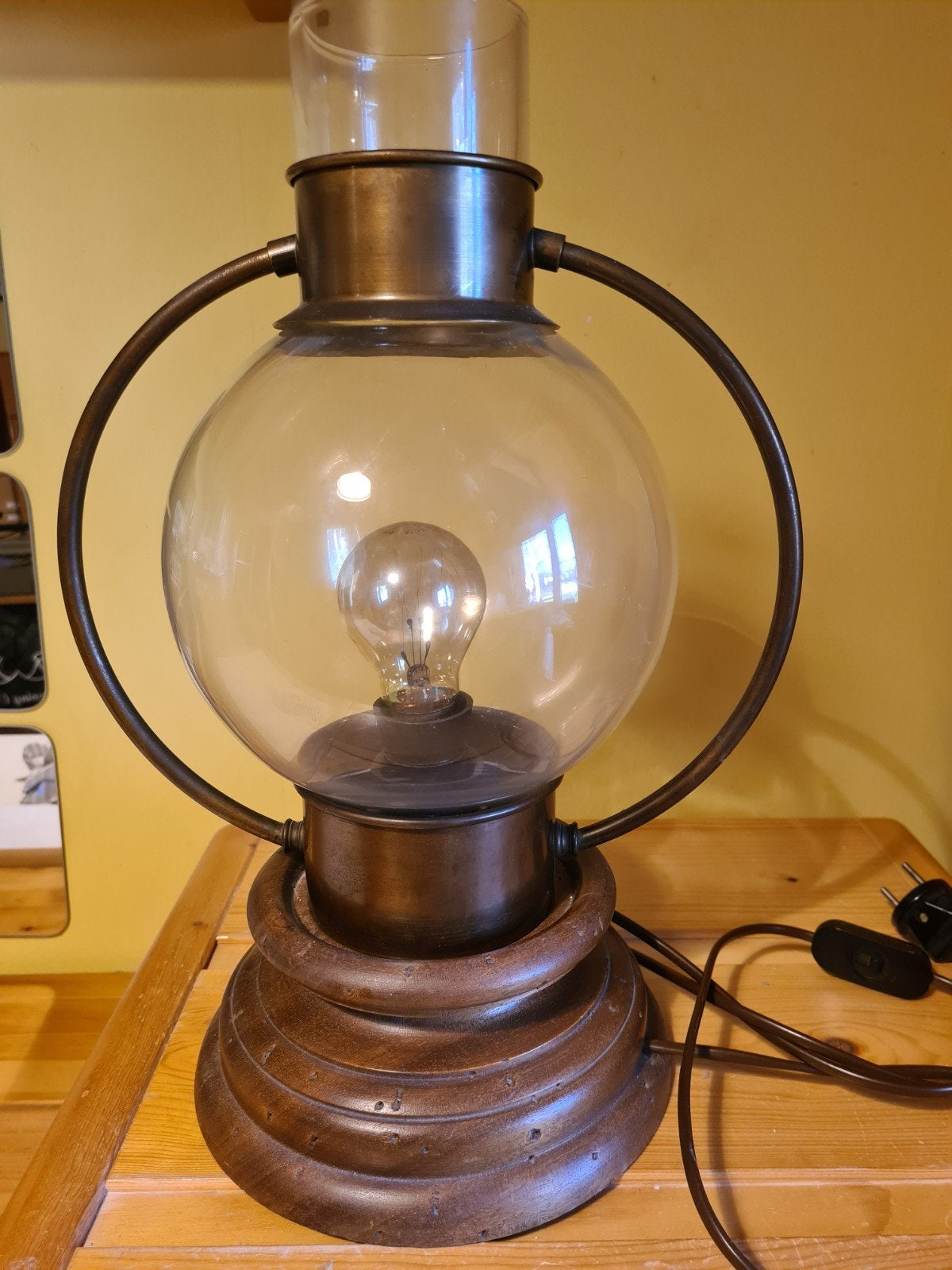Vintage Tafellamp met Glazen Bol en Houten Voet, Ophalen of Verzenden