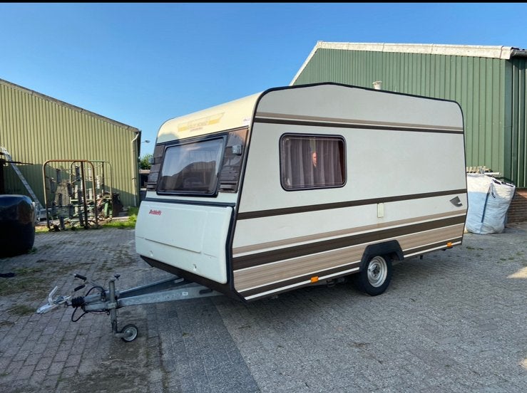 Dethleffs Rally Nomad Caravan met (klap) stapelbed, Caravans en Kamperen, Caravans, Particulier, tot en met 4, 750 - 1000 kg, Treinzit