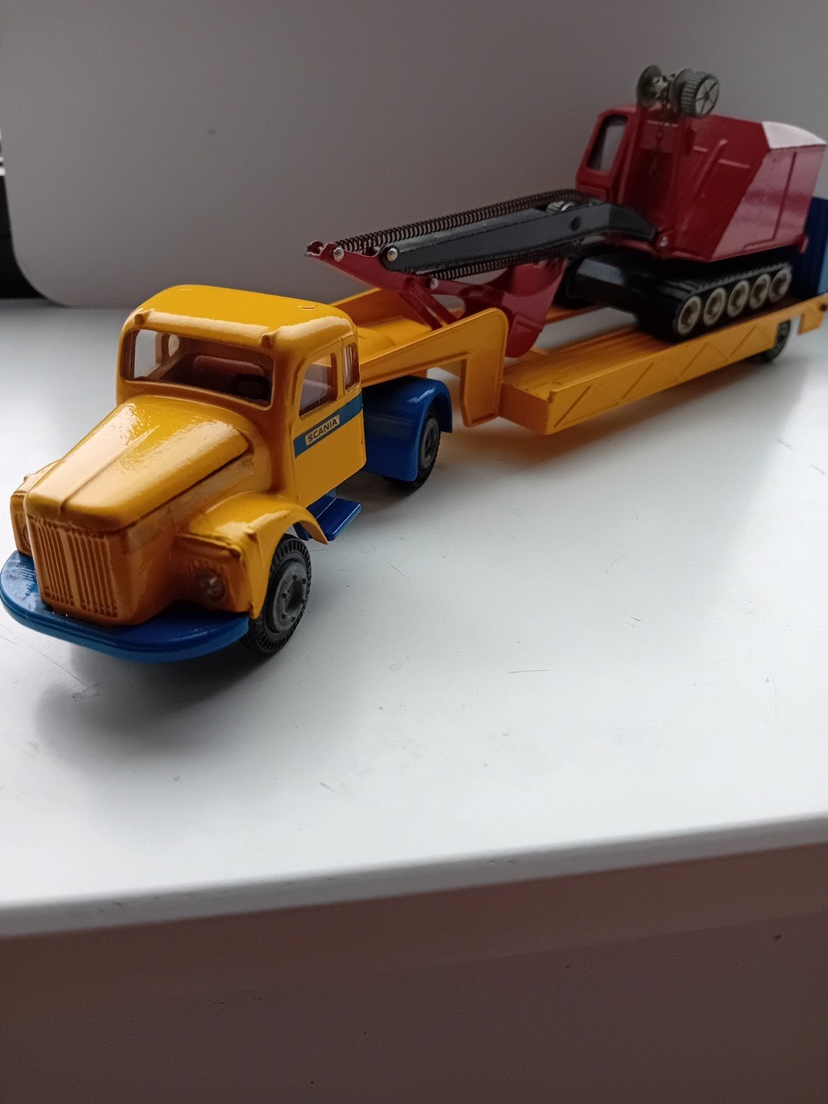 Scania Vabis 110 met dieplader en akerman graafmachine, Ophalen of Verzenden, Zo goed als nieuw, Bus of Vrachtwagen, Tekno