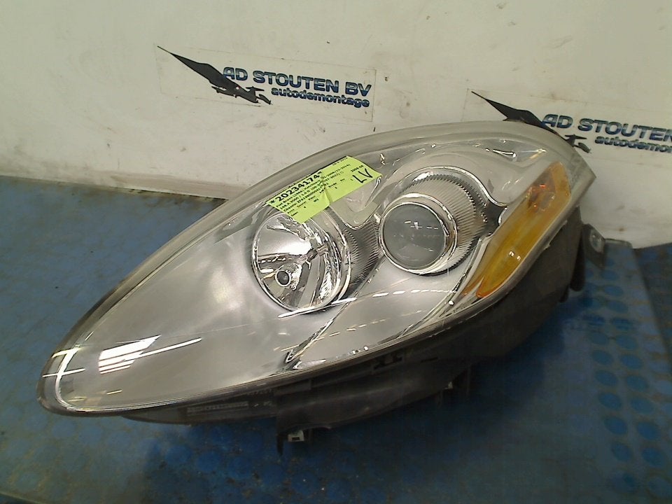 Koplamp Links Fiat Bravo (198A) (2007-09/2014-12) 43710748, FCA Germany GmbH, Gebruikt, IPC D1-09 Bahnhofsplatz, Rüsselsheim am Main 65423, , Duitsland