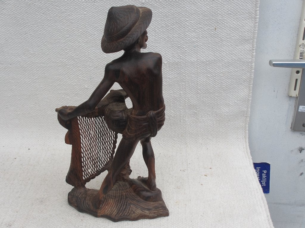 Balinees houten beeld visser 34 cm, Ophalen of Verzenden, Handgemaakt, 20 - 50 cm, Beeld