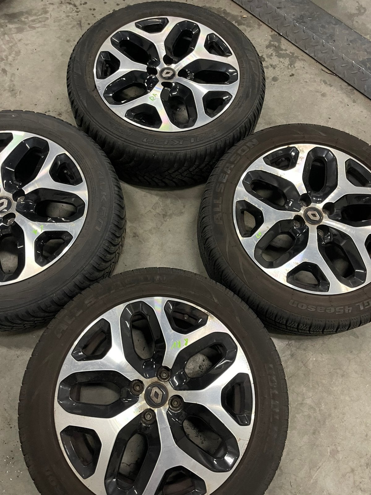 Renault Captur lm velgen  met banden 2018, Ophalen of Verzenden, Voor, Renault, Bumper
