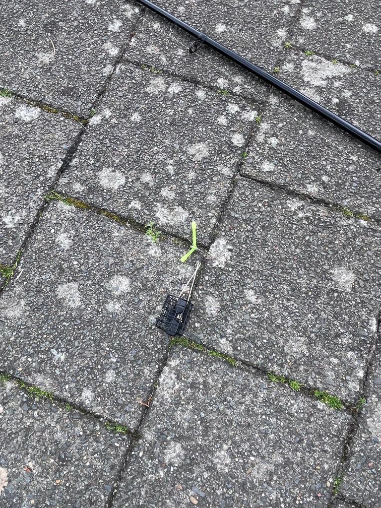 Vishengel met molen en voerkorf, Ophalen of Verzenden, Gebruikt, Complete hengel