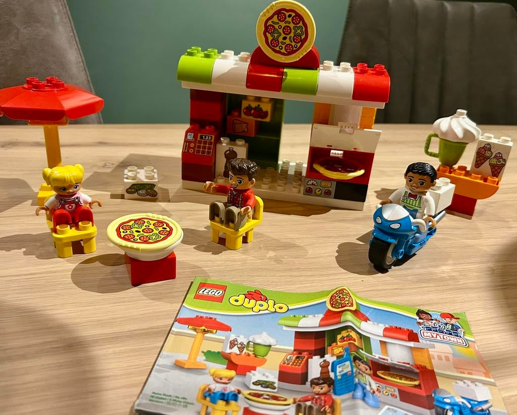 Lego duplo pizzeria (10834) met 3 poppetjes, Ophalen of Verzenden, Zo goed als nieuw