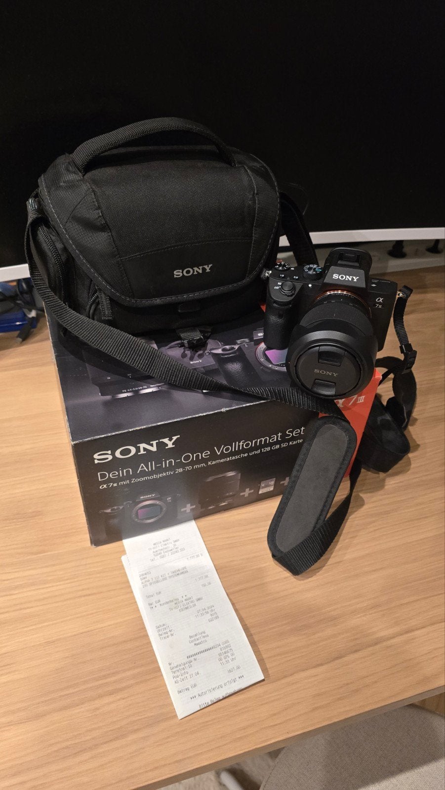Sony Alpha 7 III ( 4058 clicks ) + 28-70mm lens + Tas, Kantelbaar/draaibaar scherm, Zo goed als nieuw, 4 t/m 7 keer, Sony