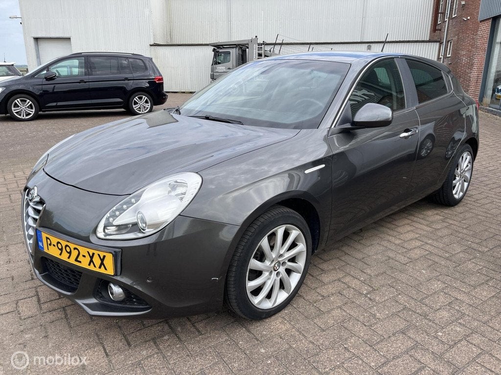 Alfa Romeo Giulietta 1.4 T Exclusive automaat apk 06-'27, Auto's, Stof, 4 cilinders, Bedrijf, Automatische klimaatregeling