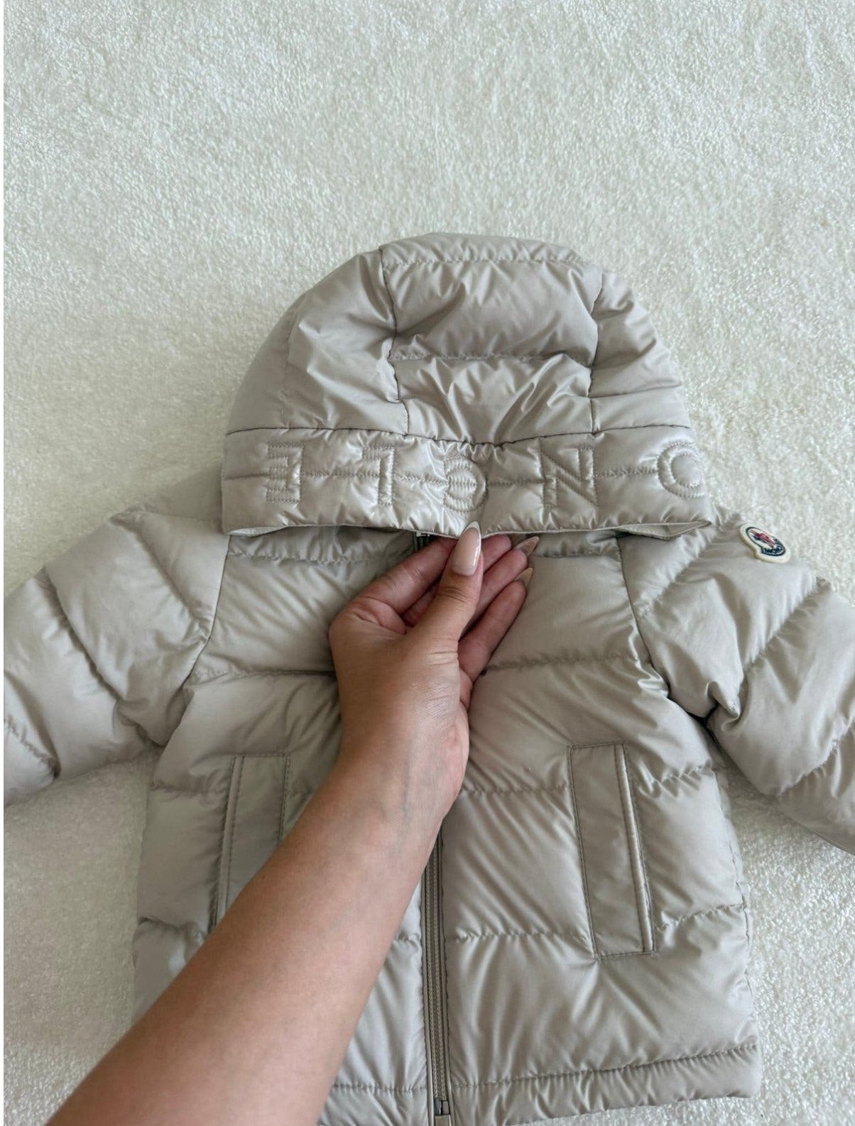 Moncler Beige Winterjas, Ophalen of Verzenden, Zo goed als nieuw, Maat 68