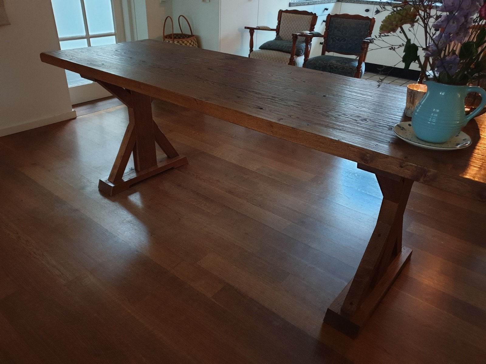 Robuuste eikenhouten eettafel met kruispoot onderstel, Ophalen, Gebruikt, Eikenhout, 200 cm of meer